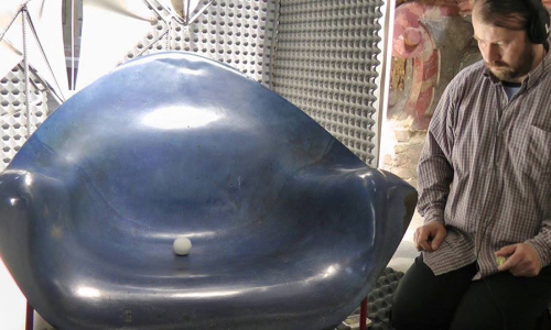 KONCEPTUÁLNÍ UMĚLEC, PEDAGOG A REKTOR AKADEMIE VÝTVARNÝCH UMĚNÍ V PRAZE PŘEDSTAVUJE V GALERII KAPLE SVÉ ZVUKOVÉ PARTICIPY