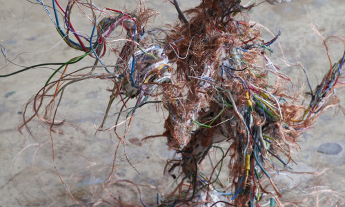 Jeden z nejvýraznějších českých vizuálních umělců Krištof Kintera vystavuje v Galerii Kaple ve Valašském Meziříčí „Systémy bez ducha“.